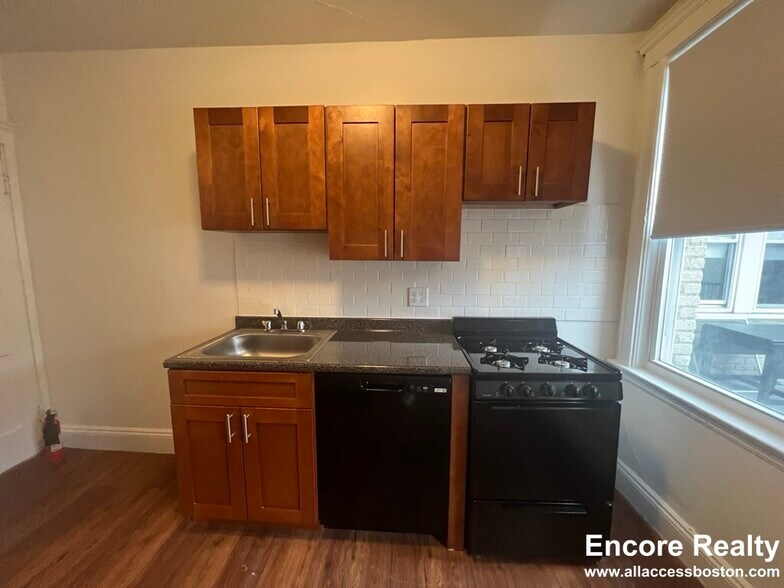 Building Photo - 1634 Commonwealth Ave