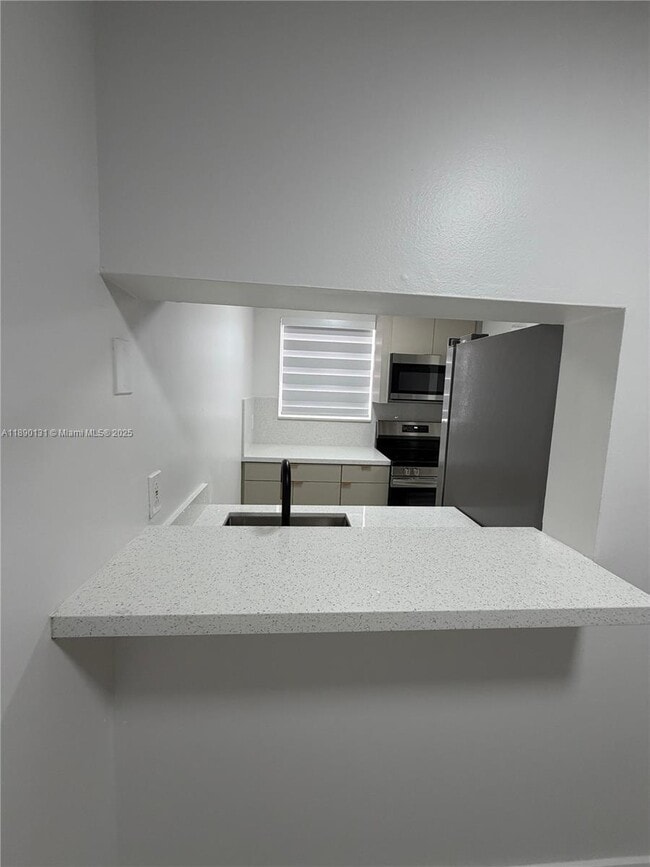 Building Photo - 2721 NW 23rd Ct