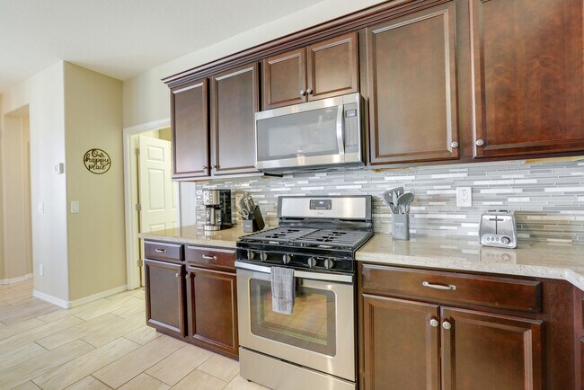Building Photo - 17940 W Glenhaven Dr