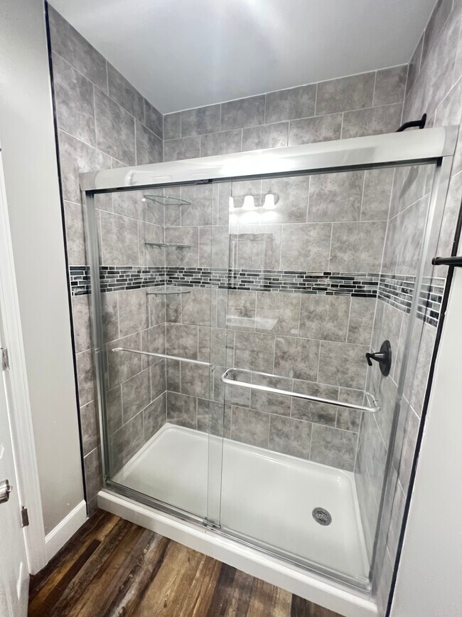 Master Bathroom Walk-in Shower - 4092 A Ave