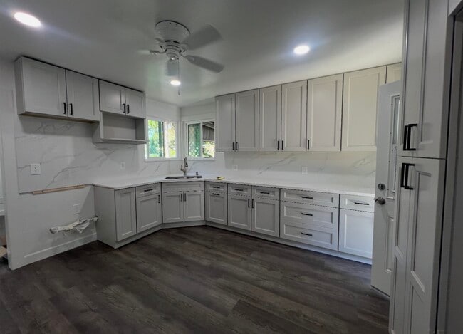 Kitchen. Stove/Fridge Included - 8803 Aldrich St