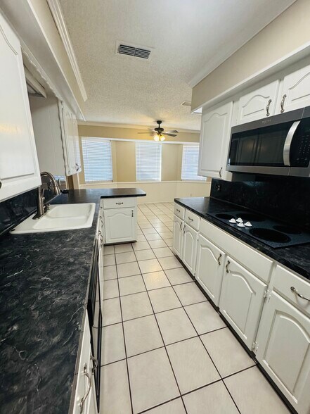 Building Photo - 115 Fairview Dr