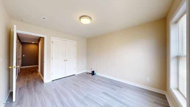 Building Photo - 5615 Hampshire Ln