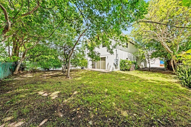 Building Photo - 1020 NW 29th Terrace