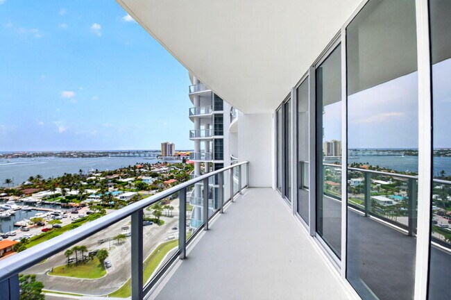 Building Photo - 220 Lake Shore Dr