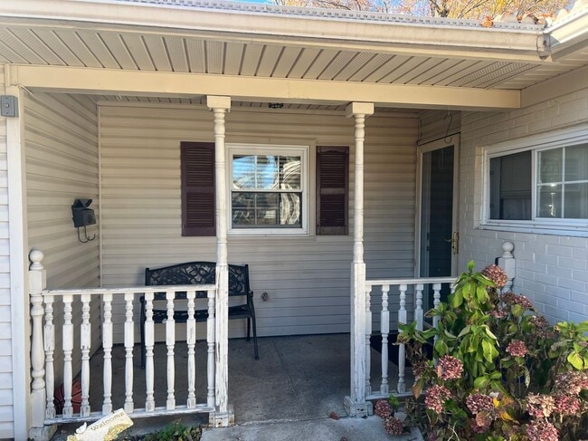 Building Photo - 75 Plumtree Ln