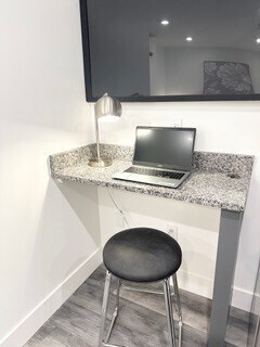 Building Photo - 585 Essex St