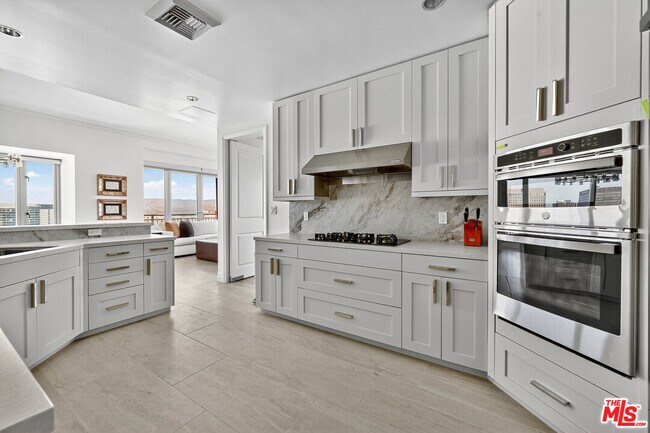 Building Photo - 10727 Wilshire Blvd