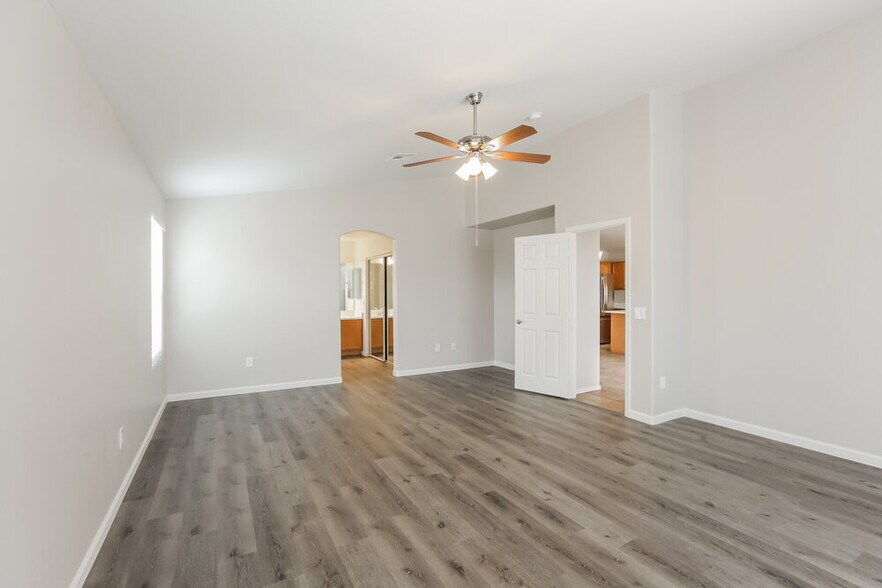 Building Photo - 1114 E Fraktur Rd