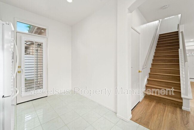Building Photo - 8265 Gold Coast Dr