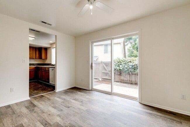 Building Photo - Price Drop! 3 Bed, 2.5 Bath Townhome in Ch...