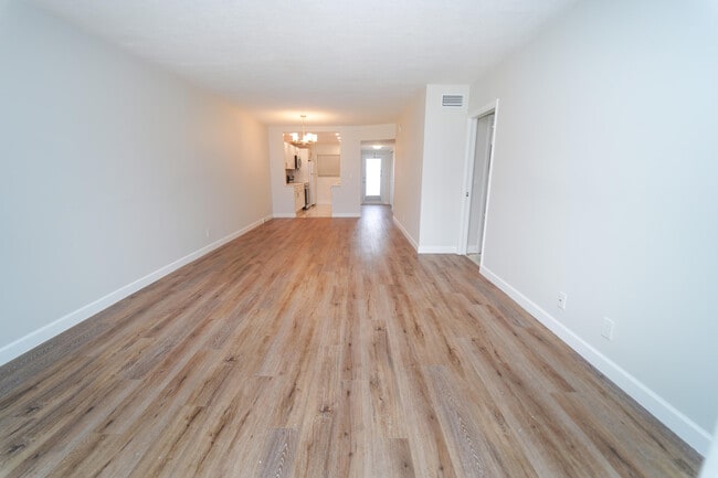 Building Photo - 2660 SW 22nd Ave