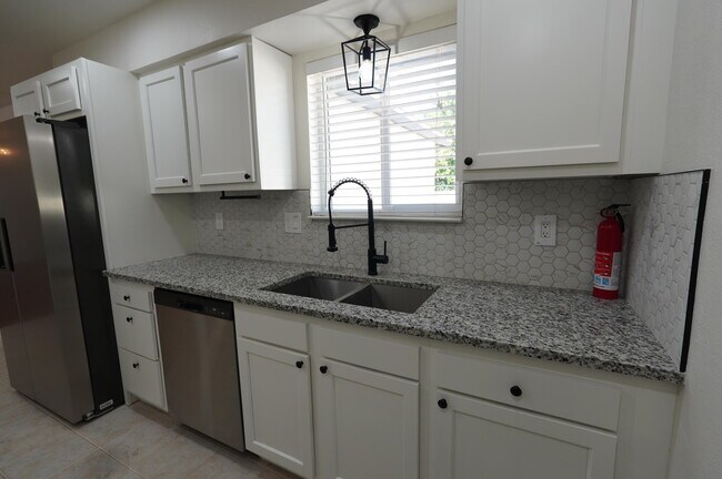 Building Photo - 6501 Dungan St NE