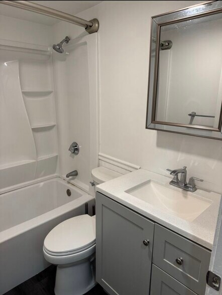 Building Photo - 390 Riverway
