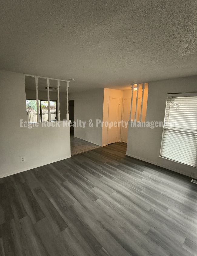 Building Photo - 4627 S 72nd E Pl