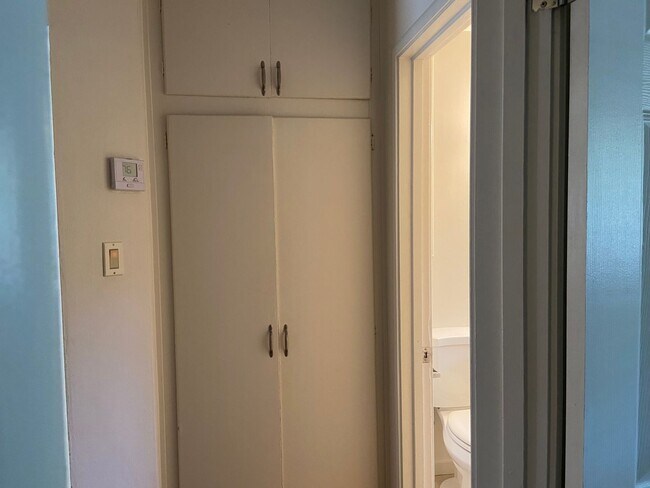 Building Photo - Well maintained 2 bed/1 bath unit in heart of Walnut Creek