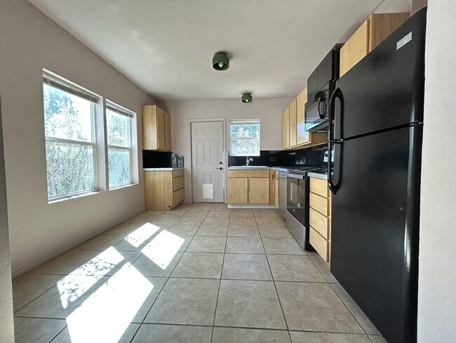 Building Photo - 3118 37th St