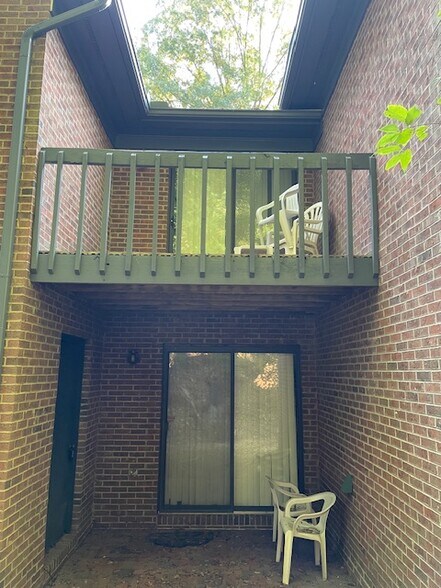 Building Photo - 609 Hillsborough St
