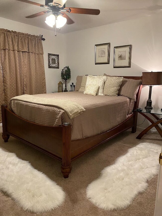 Building Photo - 2100 W Beach Dr