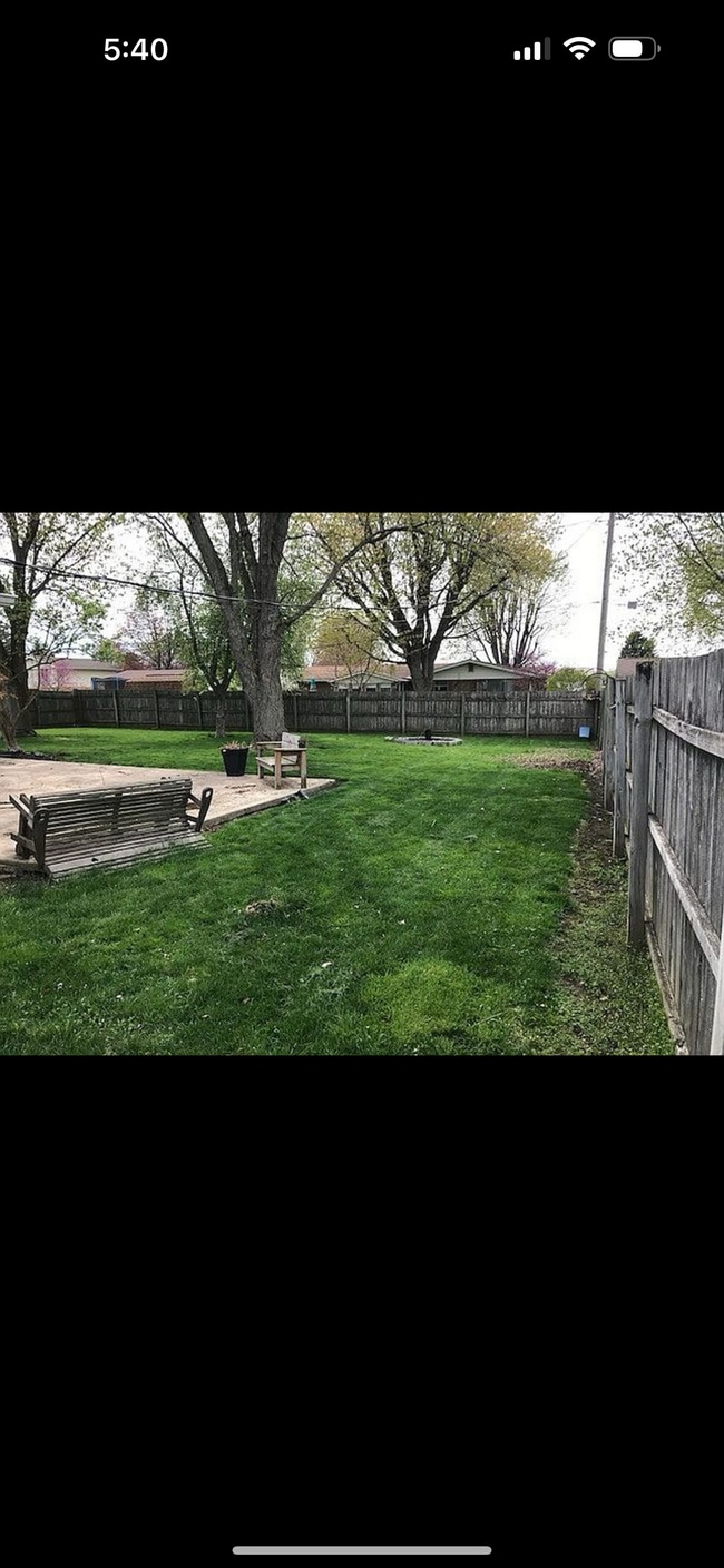 Building Photo - 495 Meadow Ln