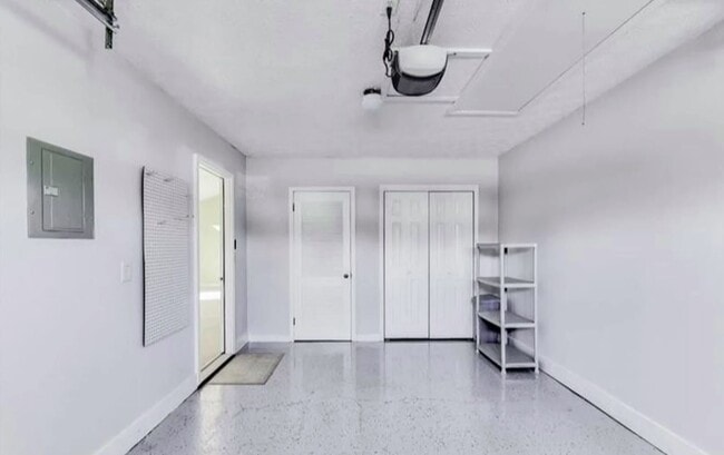Building Photo - 1105 Rook Pl
