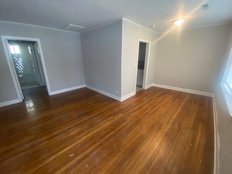 Living Room - 932 33rd Ave N