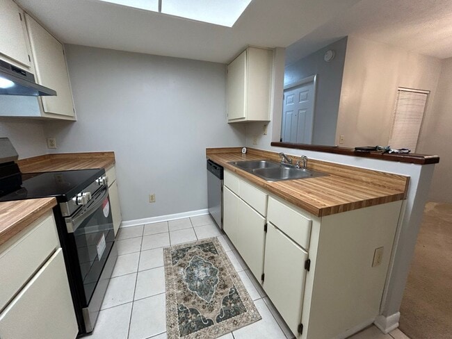 Building Photo - Longleaf 2/2 loft with bonus room-all new ...