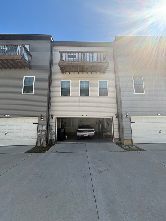 Building Photo - Beautiful 3-Story Townhome with 2 Car Gargage