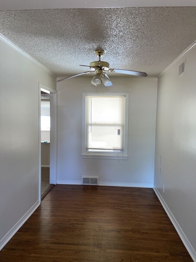 Building Photo - 319 S 48th W Ave