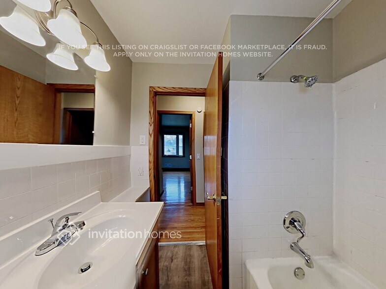Building Photo - 2911 W 85th St