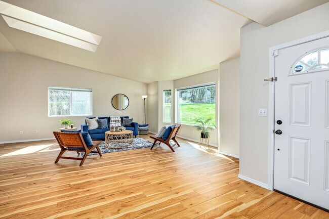 Building Photo - 3 Bedroom Rambler in Quiet Port Orchard Lo...