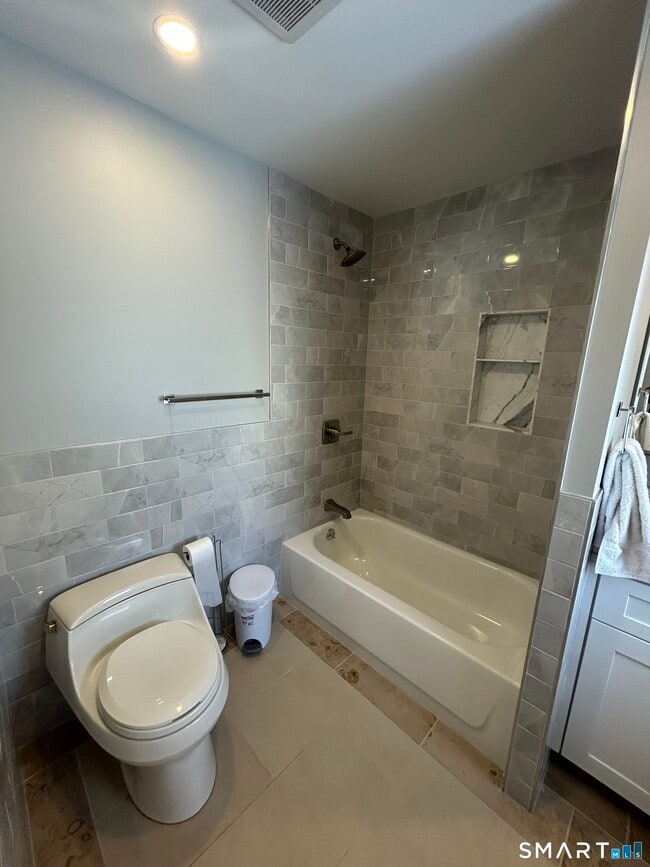 Building Photo - 54 Forest St