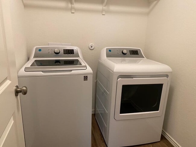 Building Photo - 6417 Turin Ln