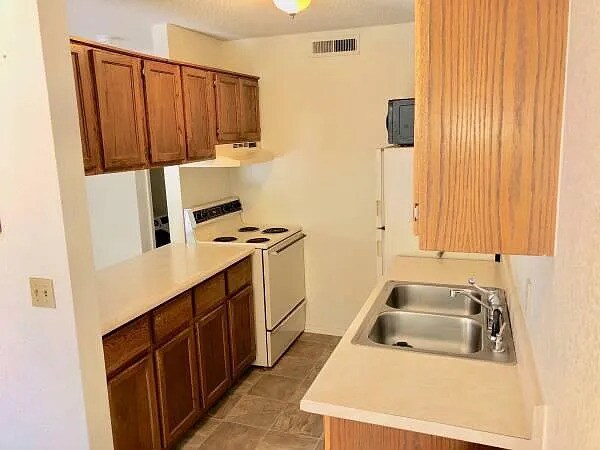 Building Photo - 938 W Cleveland St