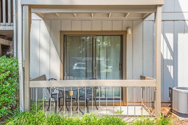 Building Photo - Furnished 1-Bedroom Condo with Modern Upda...
