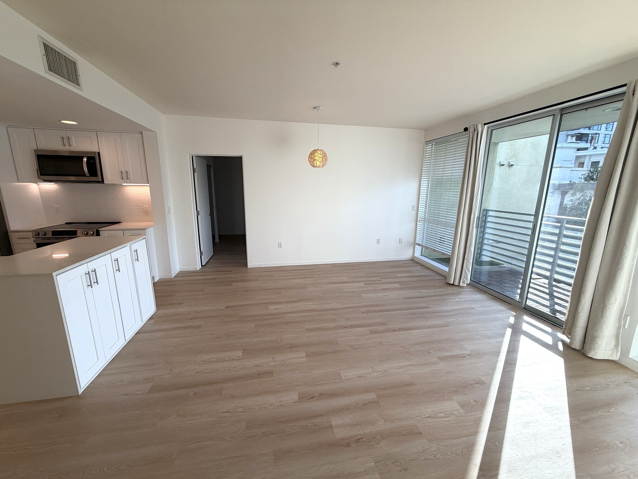 Living Room - 3100 6th Ave