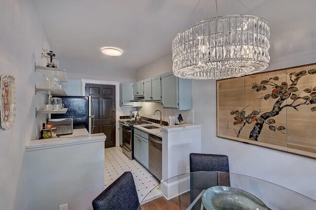 Building Photo - 518 Lamar Ave