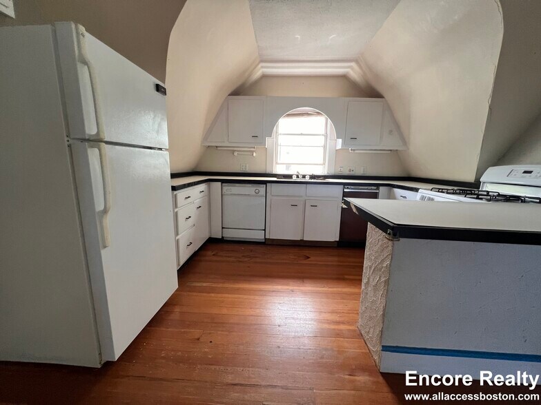 Building Photo - 9 Kenwood St