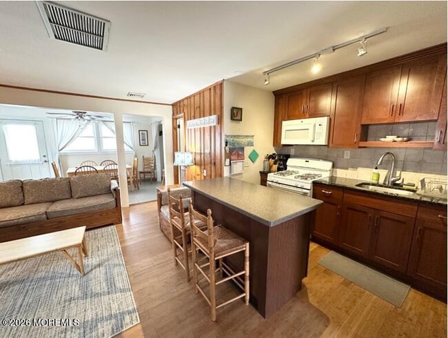 Building Photo - 2200 Oceanfront