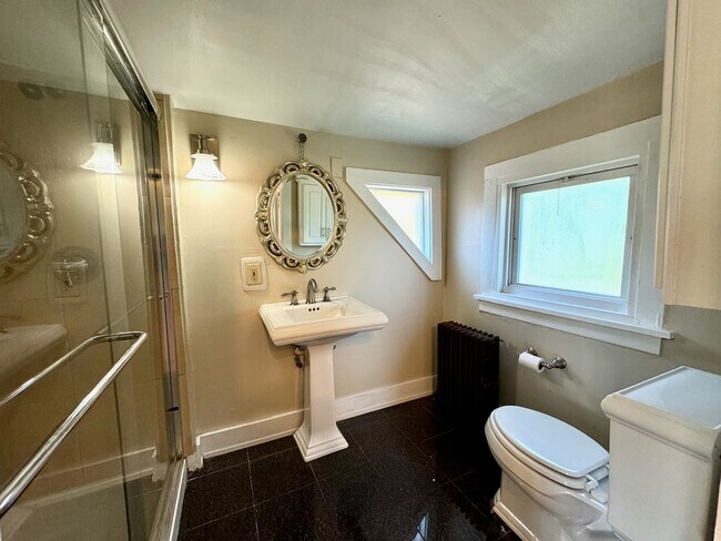 Building Photo - 505-507 W McMillan