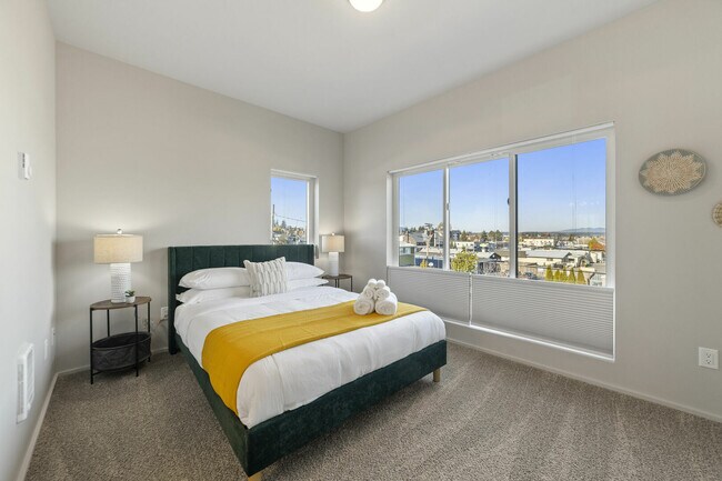 Building Photo - 906 21st St