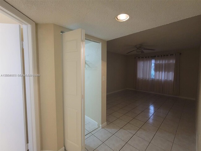 Building Photo - 9673 SW 138th Ave
