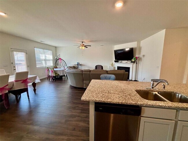 Building Photo - 95 Condor Ct