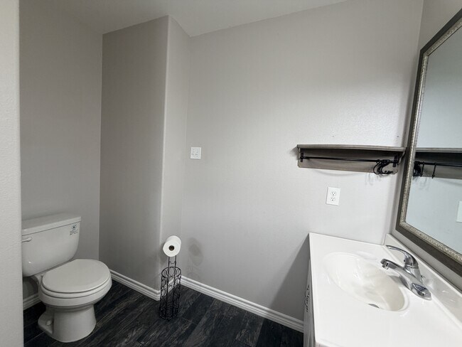 Building Photo - 103 S 4th St