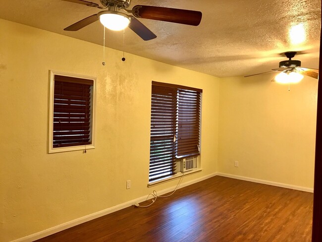 Building Photo - 2118 Endicott Ln