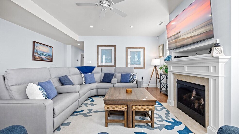 Building Photo - 701 E 8th St