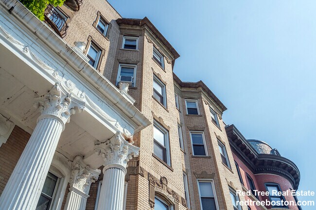 Building Photo - 111 Park Dr