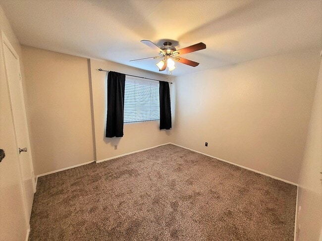 Building Photo - EXCELLENT TOWNHOME IN TEMPE!