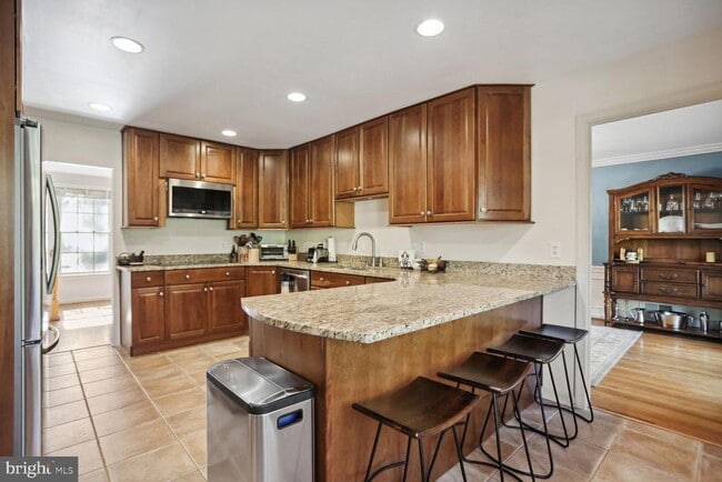Building Photo - 2300 Cheshire Ln