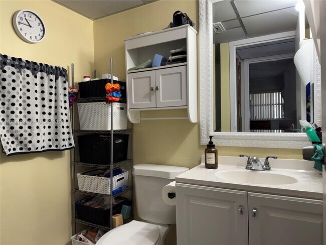 Building Photo - 629 Saxony Pl